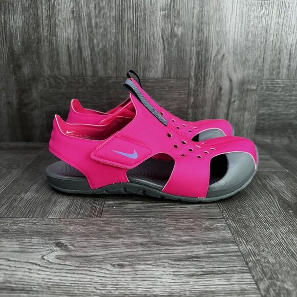 Nike Sunray Protect 2 Kids size 1Y Hot Pink Grey Water Shoes - Picture 1 of 8